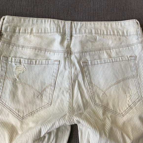 Bullhead Skinny jeans Sz 3 white/light blue, 15” wide, 32” L - Picture 2 of 4
